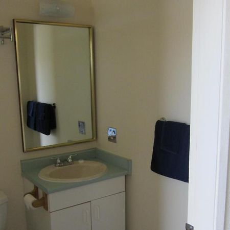 Brothers Inn Motel Принс-Джордж Номер фото
